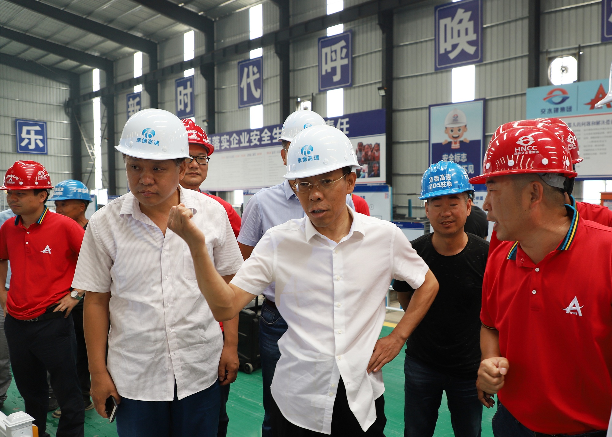 20200609 河北交投集團(tuán)董事長(zhǎng)王國(guó)清到京德ZT10標(biāo)檢查指導(dǎo)工作 圖_副本.jpg