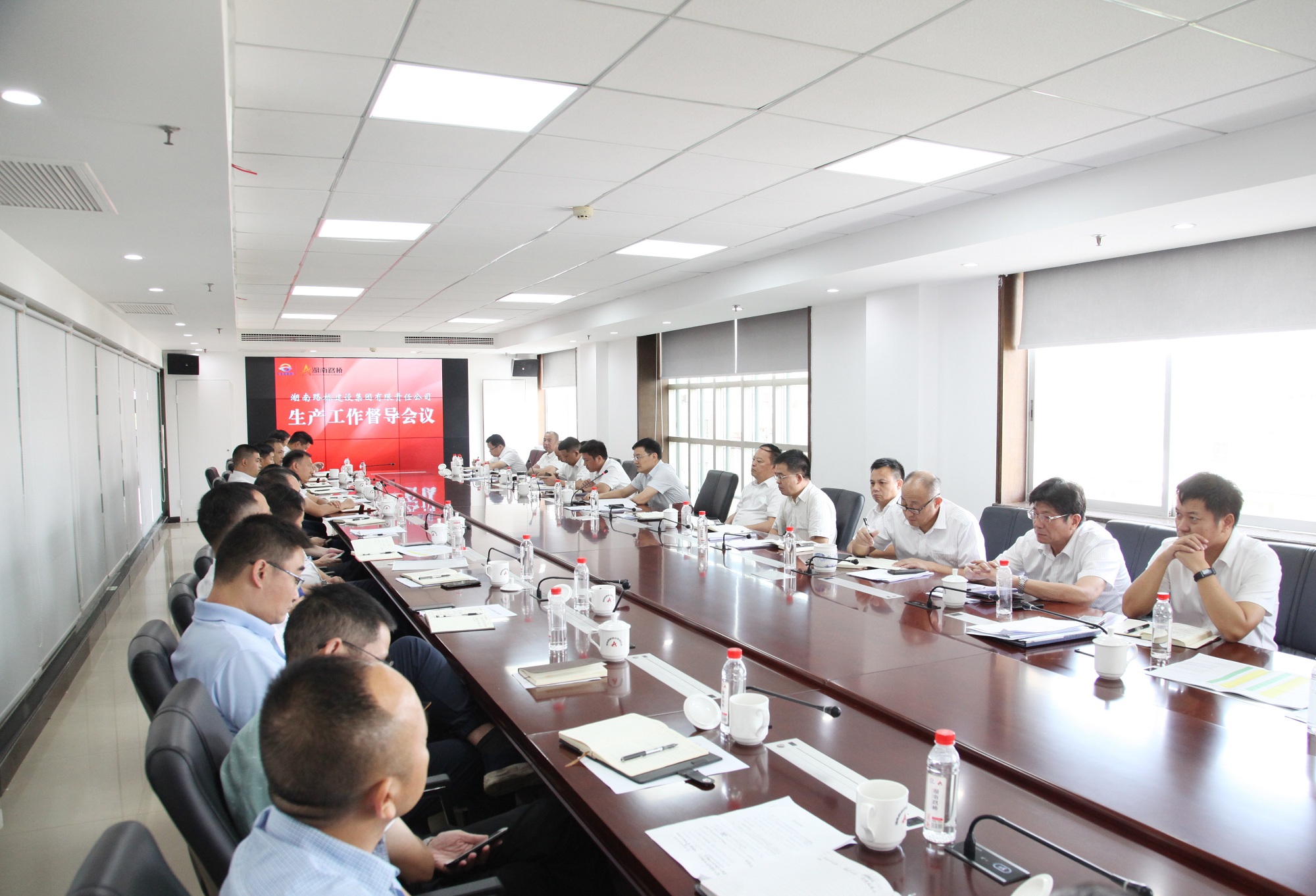 楊宏偉出席生產(chǎn)工作督導(dǎo)會.jpg