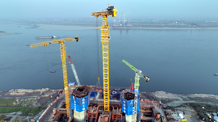 R4300-200創(chuàng)新型結(jié)構(gòu)塔機(jī) (2)_副本.jpg