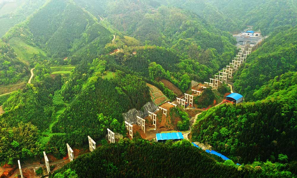 修建中的張官高速。資料圖